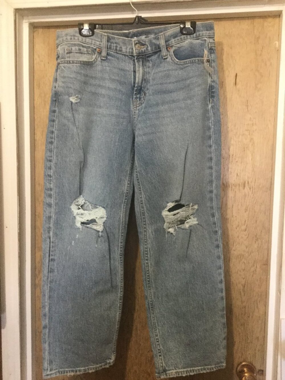 NWT Old Navy Boyfriend  loose fit mid rise straight leg destressed jeans size 10